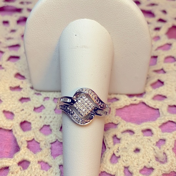 0.15ctw Round White Diamond Ring - Picture 4 of 15